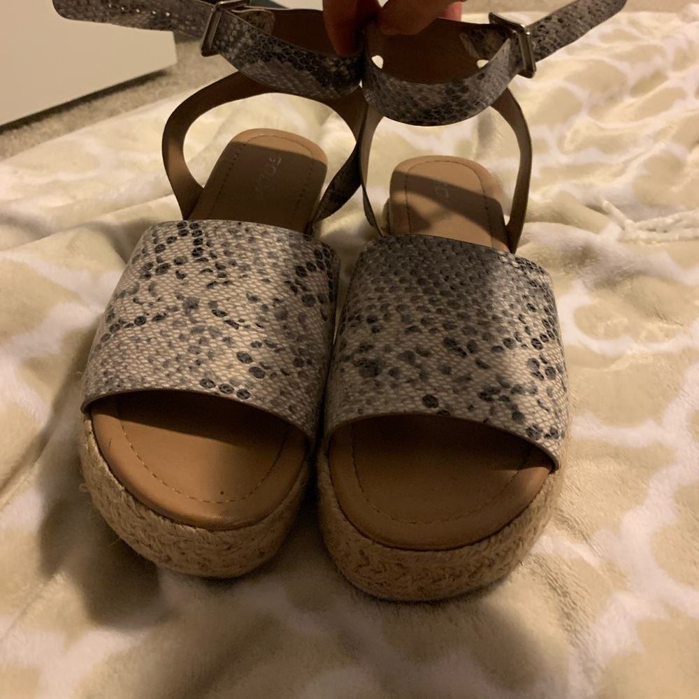 Platform sandals